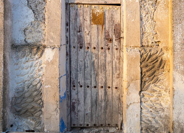 Porta Madeira Envelhecida Rústica Uma Casa Abandonada — Fotografia de Stock