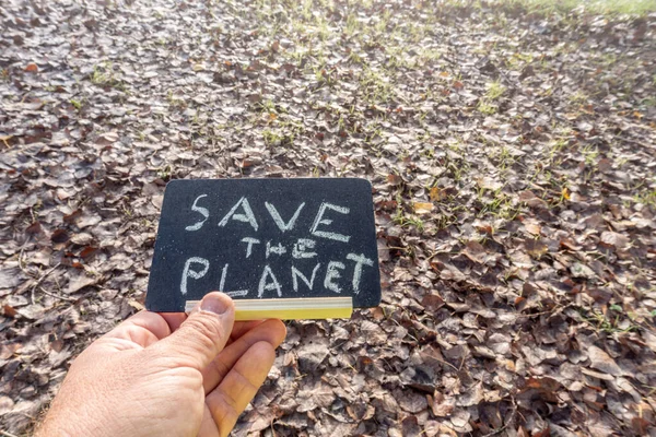 Main Masculine Avec Petit Tableau Noir Avec Slogan Sauvez Planète — Photo