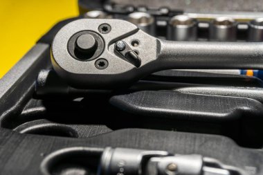 Araç kutusundaki bir cırcırın yakın plan görüntüsü.