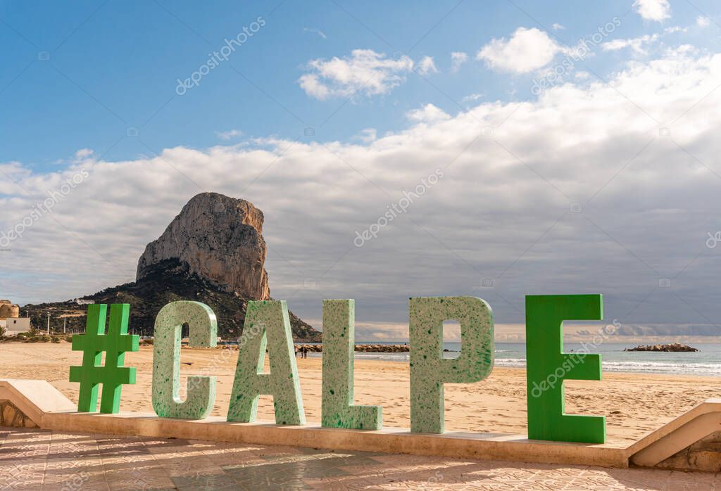 Calpe slogan, made with recycled plastic letters, with the rock of Ifach in the background.
