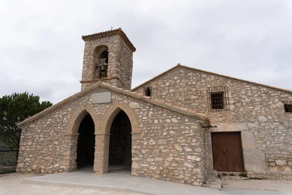 Sant Esteve inzivası, 17. yüzyıldan, Ontinyent 'te (Valencia, İspanya), bulutlu bir günde.