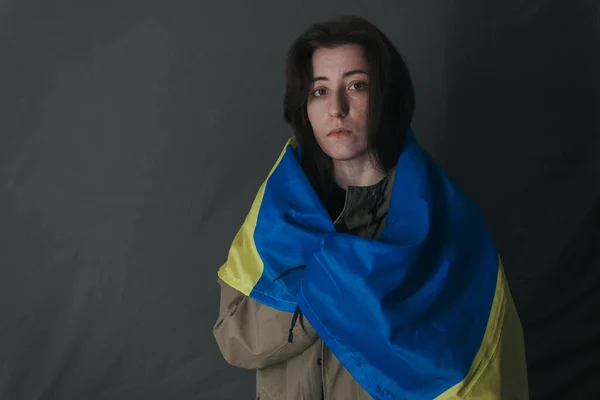 Украинская Грустная Женщина Готова Бою — стоковое фото
