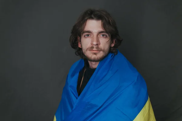Український Чоловік Захищає Свою Сім Країну — стокове фото