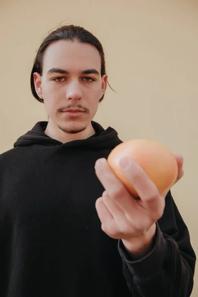 Homem Branco Magro Alto Bonito Novo Com Laranjas Equilíbrio Cabelo — Fotografia de Stock