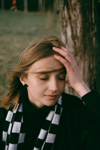 Porträt eines Mädchens aus nächster Nähe. Haare flattern im Wind — Stockfoto