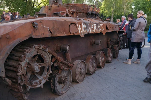 Vinnitsa. 5 Mayıs 2022 Ukrayna 'ya karşı savaş. Rus ganimet ekipmanları Ukrayna Silahlı Kuvvetleri tarafından yok edildi. İşaretli porsuklar