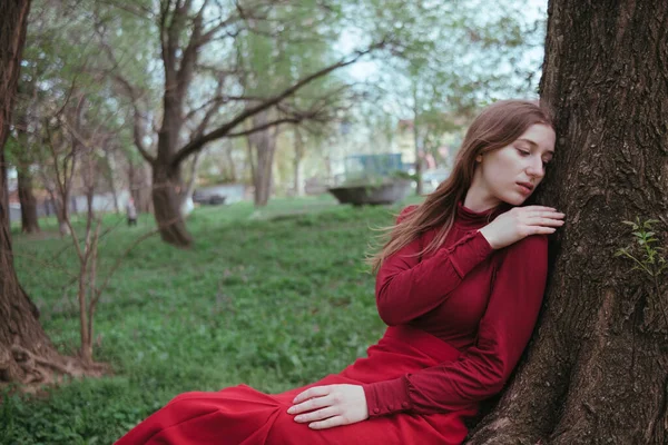 Girl Red Rests Leaning Tree Spring Forest —  Fotos de Stock
