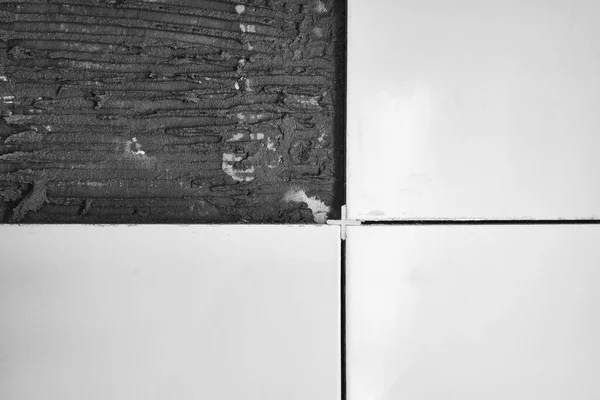 Yüzü beyaz fayansların onarımı