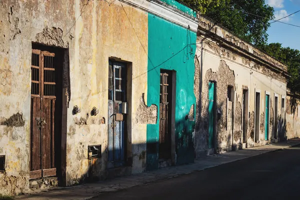 Afgedankte Typische Mexicaanse Kleurrijke Koloniale Gevels Mérida Mexico — Stockfoto