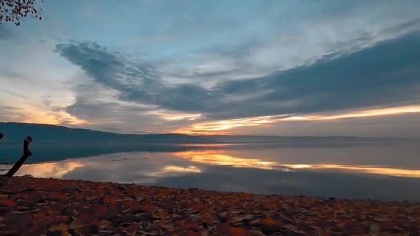 Tempo Lago Durante Nascer Sol Outono — Vídeo de Stock