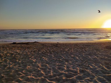 Mavi denizde gün batımı