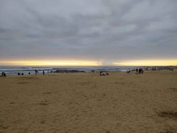 Bewolkte Zonsondergang Voor Zee — Stockfoto