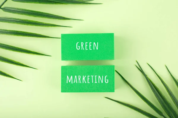 Concepto Mínimo Marketing Verde Colores Verdes Monocromáticos Texto Marketing Verde —  Fotos de Stock