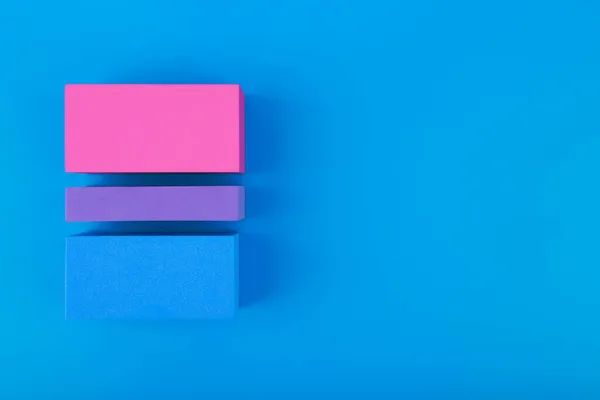 Flat Lay Com Bandeira Orgulho Bissexual Feita Blocos Coloridos Fundo — Fotografia de Stock