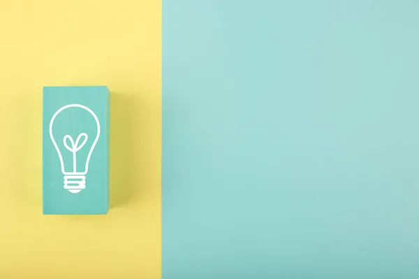 Begreppet Idé Kreativitet Start Eller Brainstorming Vit Tecknad Glödlampa Flerfärgad — Stockfoto