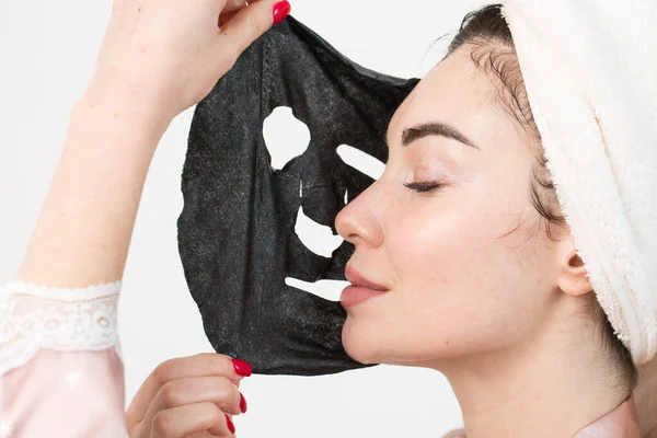 Péče Obličej Kosmetické Procedury Žena Prostěradlem Hydratační Maska Tváři Izolované — Stock fotografie