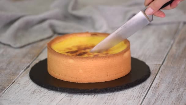 Cortando Pastel Natillas Francés Flan Parisino — Vídeos de Stock