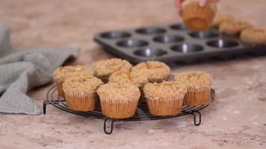 Sonbahar baharatlı sağlıklı balkabağı kekleri..