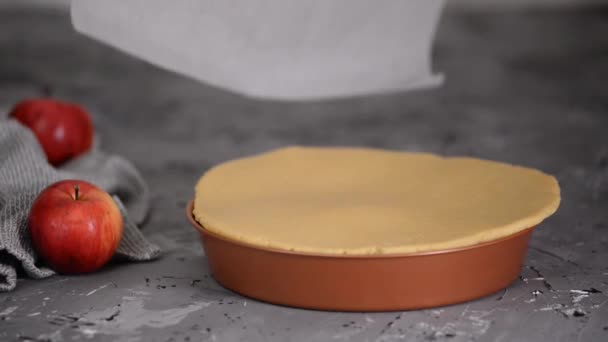 Поклади Простирадла Тіста Сковороді Приготовленими Яблуками Apple Tarte Tatin Cinnamon — стокове відео