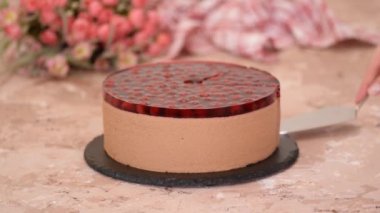 Kirazlı, çikolatalı, kremalı kek..