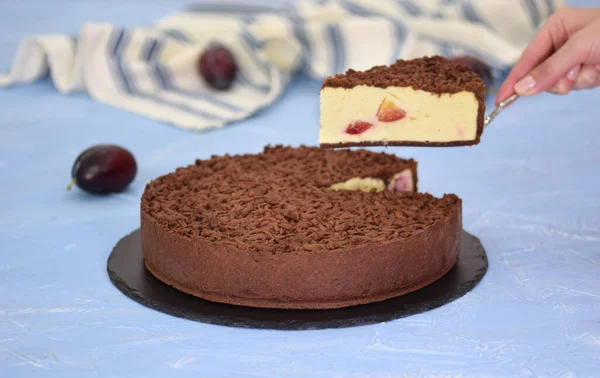 Tort Delicios Brânză Prune Patiserie Crustă Scurtă Ciocolată — Fotografie, imagine de stoc