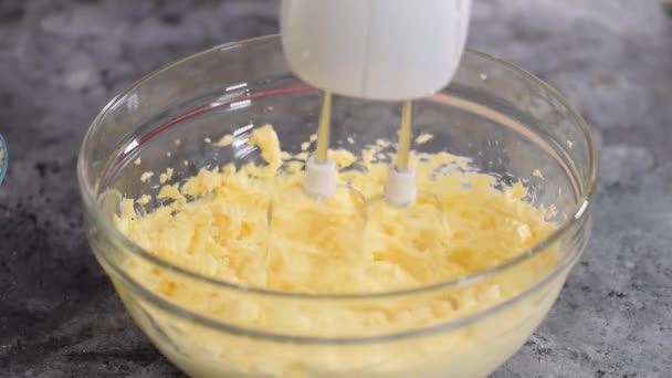 Fazer Cobertura Creme Manteiga Para Bolo — Vídeo de Stock