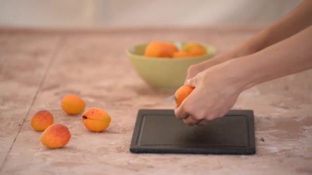 Woman Kitchen Cutting Sweet Fresh Apricots — ストック動画