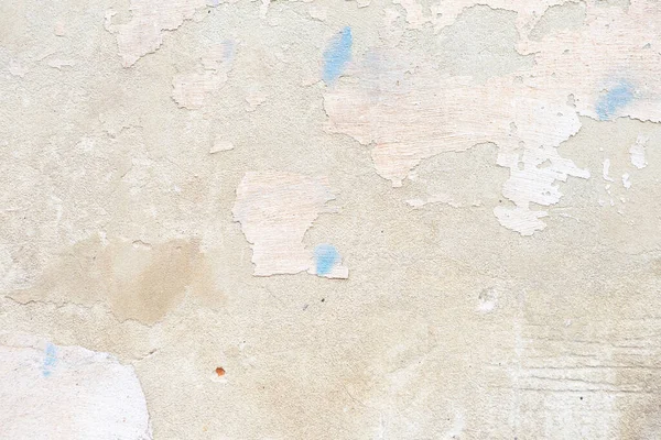 有被毁石膏的旧薄薄的墙 翻修老房子 工业风格的墙体背景 用旧油漆压裂混凝土墙 破旧剥落旧背景质感 — 图库照片