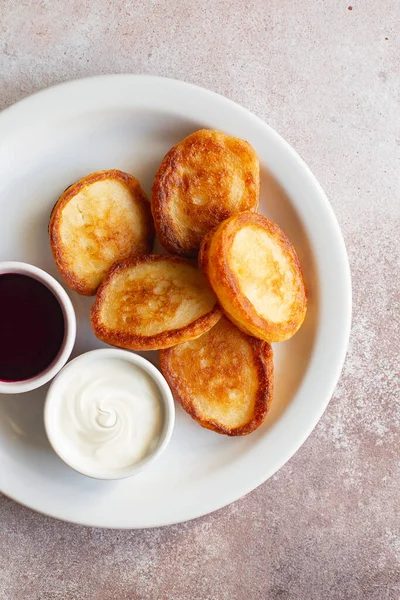 Fried Stuffed Pancakes Blintzes Russian Thin Pancakes Cottage Cheese Sour — Stockfoto