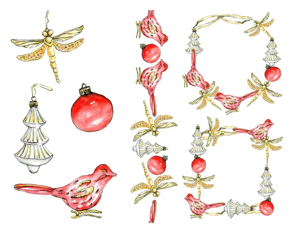 大水彩画精美的圣诞节系列从圣诞节玩具红球，金蜻蜓，白树。在白色背景下隔离的新年玩具. — 图库照片