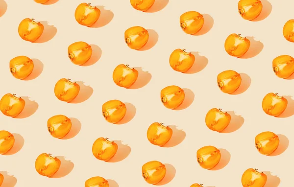 Creatief Patroon Gemaakt Van Persimmon Fruit Pastelachtergrond Met Zonlicht Gezond — Stockfoto