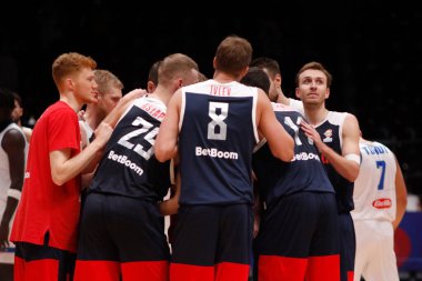 Saint-Petersburg, Rusya - 26 Kasım 2021: Basketbol, FIBA Basketbol Dünya Kupası 2023 elemeleri, Rusya - İtalya. Viacheslav Zaitsev, Vladimir Ivlev, Anton Astapkovich, Sergey Toropov