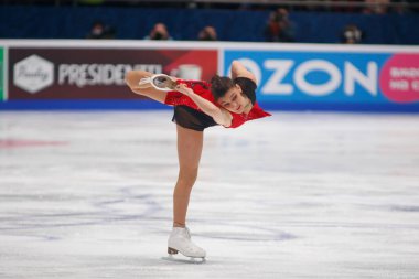 Saint Petersburg, Rusya - 25 Aralık 2021: Rus milli takımı 2022 Artistik Patinaj. Kadınlar - Serbest Paten. Sofya Samodurova.