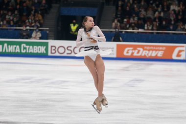 Saint Petersburg, Rusya - 25 Aralık 2021: Rus milli takımı 2022 Artistik Patinaj. Kadınlar - Serbest Paten. Kseniia Sinitsyna.