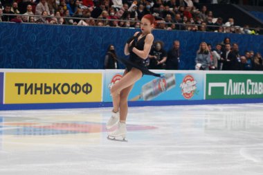 Saint Petersburg, Rusya - 25 Aralık 2021: Rus milli takımı 2022 Artistik Patinaj. Kadınlar - Serbest Paten. Alexandra Trusova.