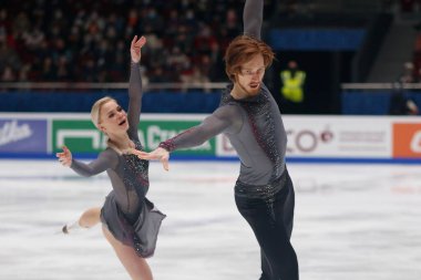 Saint Petersburg, Rusya - 25 Aralık 2021: Rus milli takımı 2022 Artistik Patinaj. Çiftler, Serbest Paten. Evgenia Tarasova, Vladimir Morozov