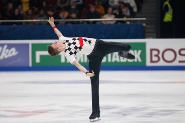 Saint Petersburg, Rusya - 24 Aralık 2021: Rus milli takımı 2022 Artistik Patinaj. Erkekler Serbest Patinaj. Artem Kovalev