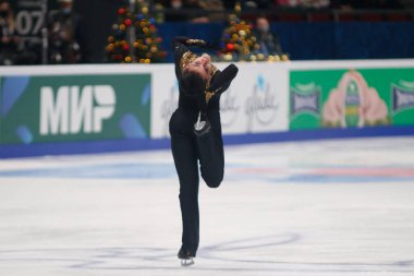 Saint Petersburg, Rusya - 24 Aralık 2021: Rus milli takımı 2022 Artistik Patinaj. Erkekler Serbest Patinaj. Artur Danielian