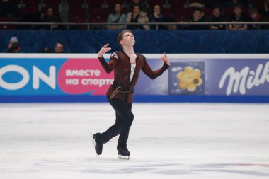 Saint Petersburg, Rusya - 24 Aralık 2021: Rus milli takımı 2022 Artistik Patinaj. Erkekler Serbest Patinaj. Andrei Mozalev