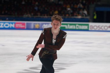 Saint Petersburg, Rusya - 24 Aralık 2021: Rus milli takımı 2022 Artistik Patinaj. Erkekler Serbest Patinaj. Andrei Mozalev