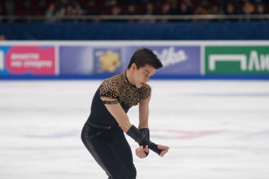 Saint Petersburg, Rusya - 24 Aralık 2021: Rus milli takımı 2022 Artistik Patinaj. Erkekler Serbest Patinaj. Petr Gumennik