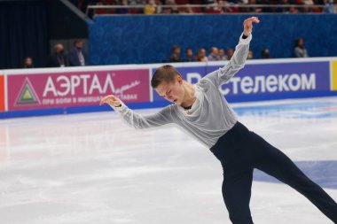 Saint Petersburg, Rusya - 24 Aralık 2021: Rus milli takımı 2022 Artistik Patinaj. Erkekler Serbest Patinaj. Mikhail Kolyada