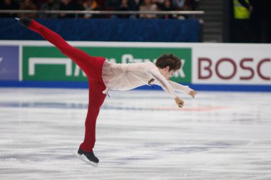 Saint Petersburg, Rusya - 24 Aralık 2021: Rus milli takımı 2022 Artistik Patinaj. Erkekler Serbest Patinaj. Mark Kondratiuk