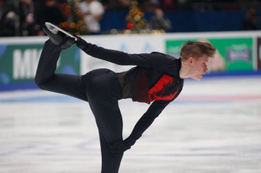 Saint Petersburg, Rusya - 24 Aralık 2021: Rus milli takımı 2022 Artistik Patinaj. Erkekler Serbest Patinaj. Evgeni Semenko