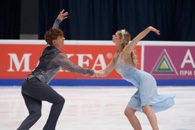 Saint Petersburg, Rusya - 24 Aralık 2021: Rus milli takımı 2022 Artistik Patinaj. Buz dansı. 