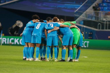 Saint Petersburg, Rusya - 8 Aralık 2021: Futbol, UEFA Şampiyonlar Ligi. H. Zenit grubu Chelsea 'ye karşı. Oyuncular Serdar Azmoun, Dejan Lovren