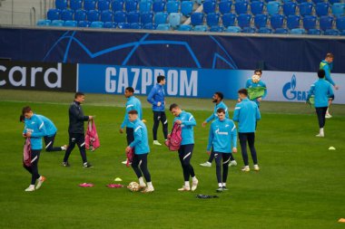Saint Petersburg, Rusya - 7 Aralık 2021: Futbol, UEFA Şampiyonlar Ligi. H. Zenit grubu Chelsea 'ye karşı, açık antrenman. Artem Dzyuba, Dejan Lovren, Daler Kuzyaev, Vyacheslav Karavaev, Wilmar Barrios, Yaroslav Rakitsky