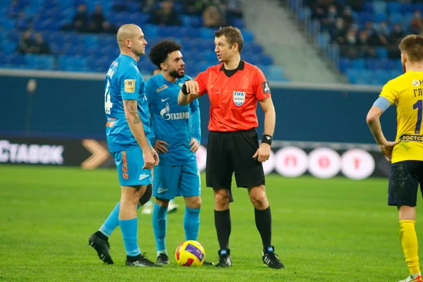 Saint Petersburg, Rusya - 03 Aralık 2021: Futbol. Rusya Premier Ligi 2021-2022. Zenit Futbol Kulübü - Rostov. Futbol Kulübü 'nün oyuncusu Claudio Luis Rodriguez Parisi Leonel, Yaroslav Rakitsky