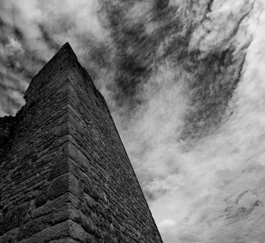 Eski ortaçağ kale binası