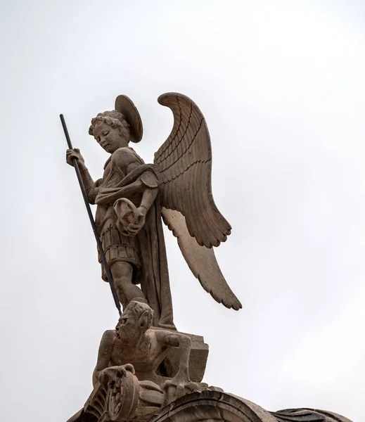 Statue Arcangel Michael — Stock Photo, Image